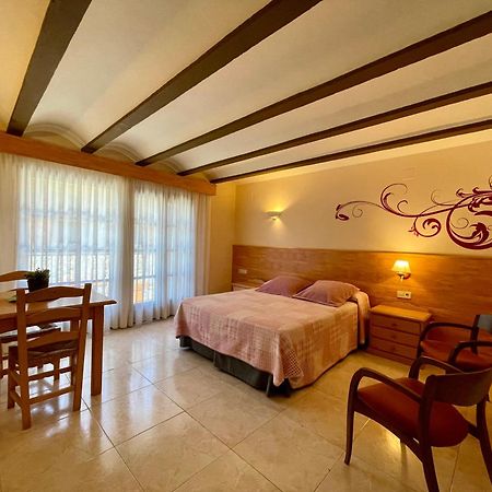 Aparthotel Les Corts Llivia Exteriör bild
