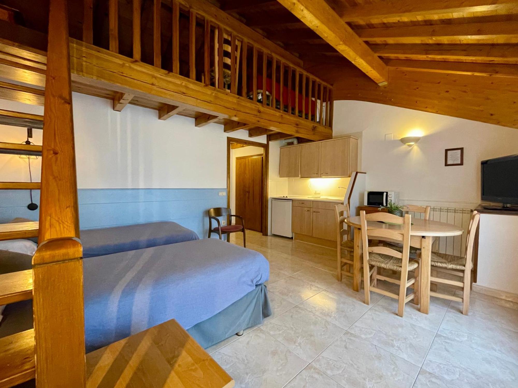 Aparthotel Les Corts Llivia Exteriör bild