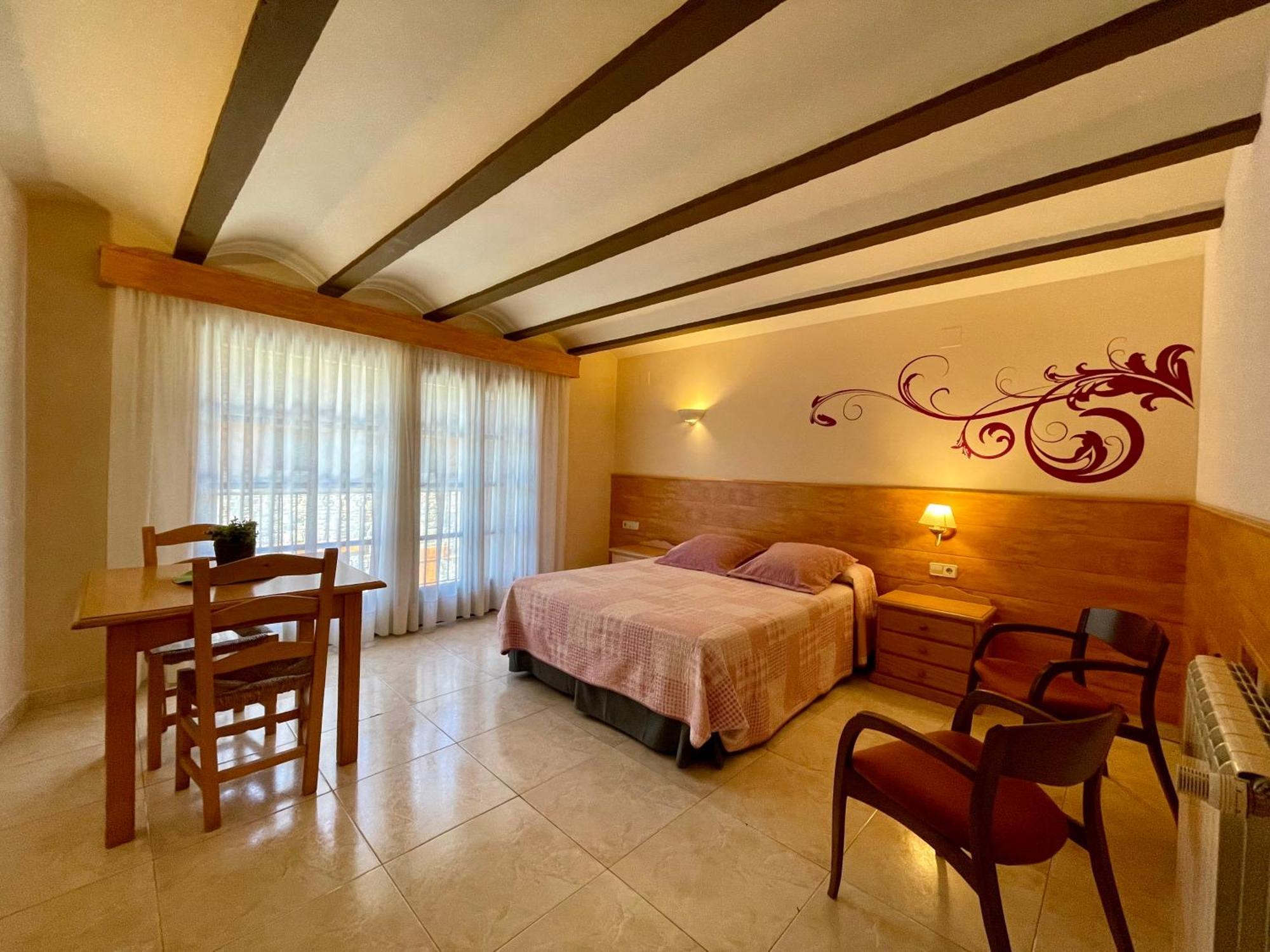 Aparthotel Les Corts Llivia Exteriör bild