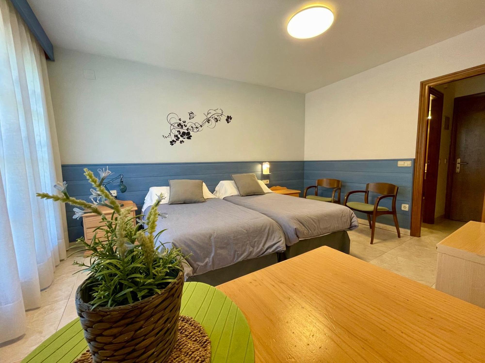 Aparthotel Les Corts Llivia Exteriör bild