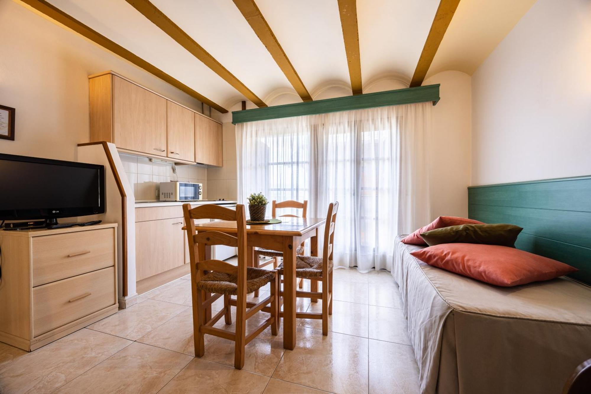 Aparthotel Les Corts Llivia Exteriör bild