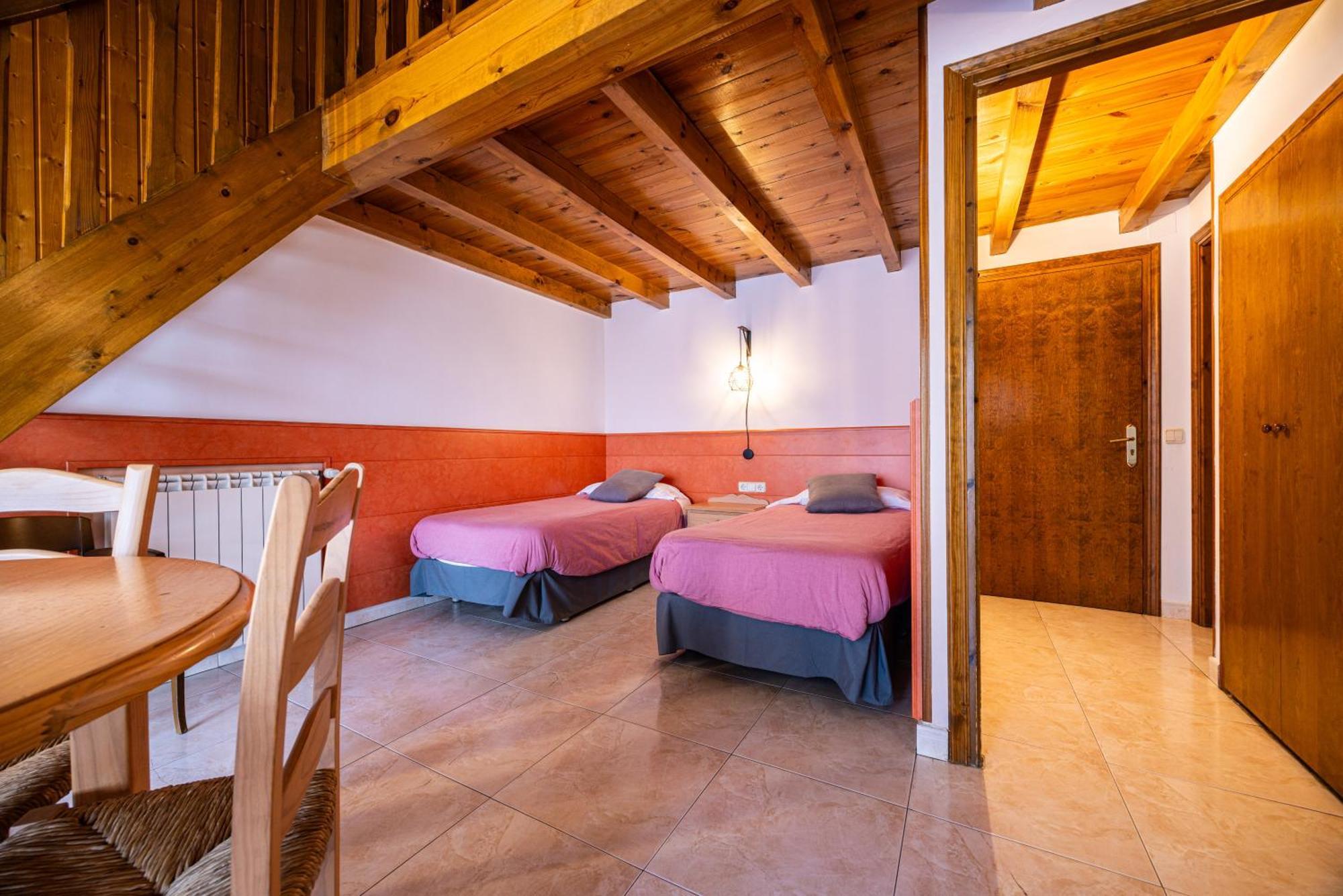 Aparthotel Les Corts Llivia Exteriör bild
