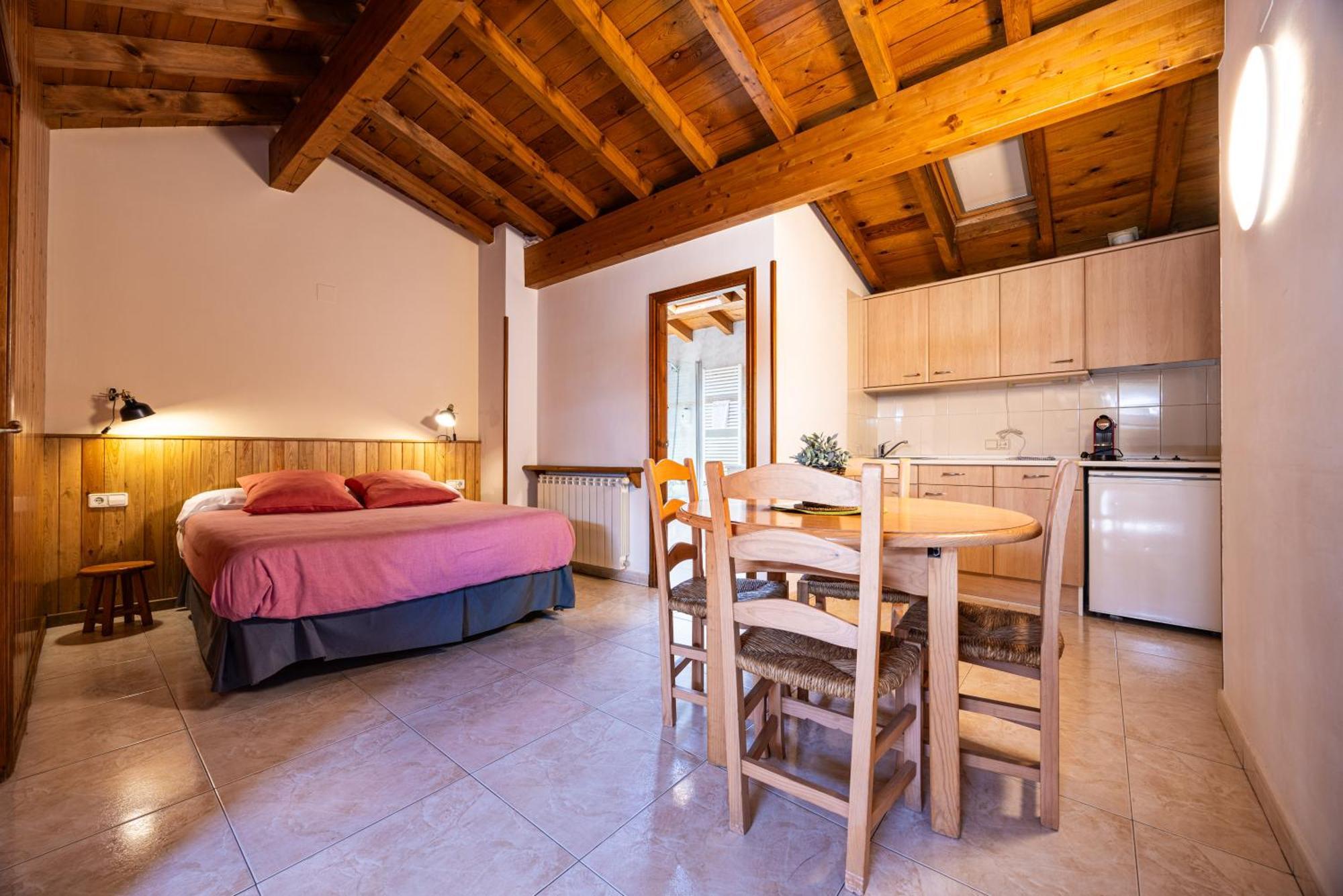 Aparthotel Les Corts Llivia Exteriör bild