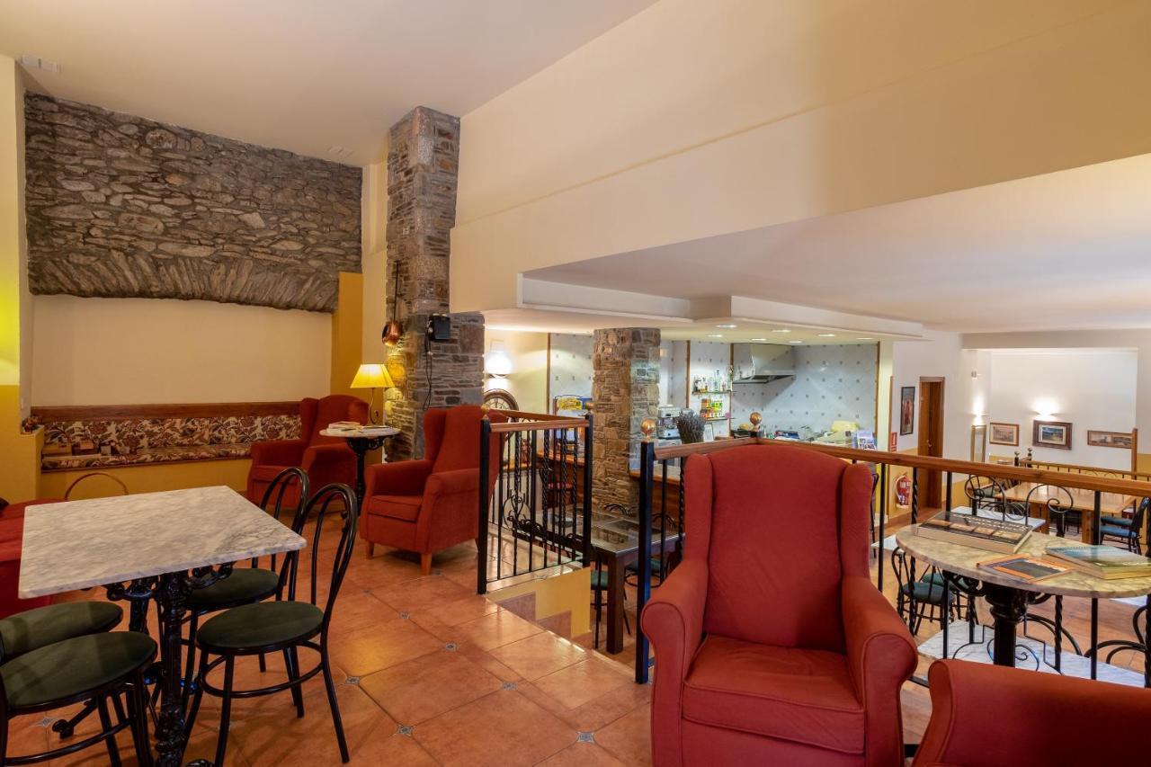 Aparthotel Les Corts Llivia Exteriör bild